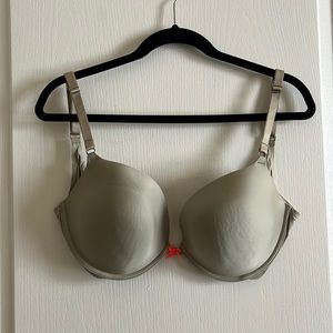 EUC Victoria’s Secret 36DD Push-up bra